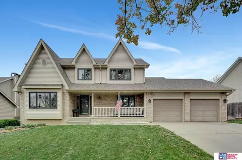 7600 Grand Oaks Dr, Lincoln, NE 68516