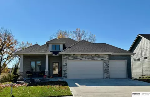21729 G St, Elkhorn, NE 68022