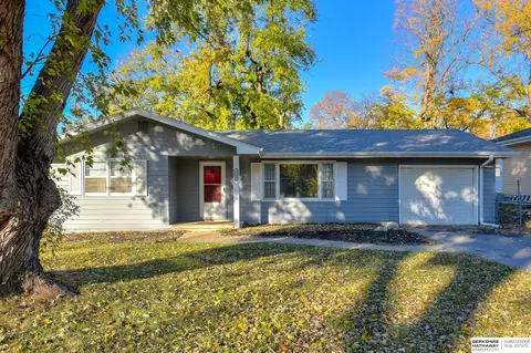 4618 N 54th Cir, Omaha, NE 68104