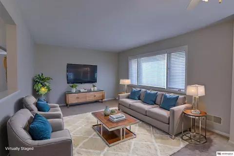 5022 Aspen Dr, Omaha, NE 68157