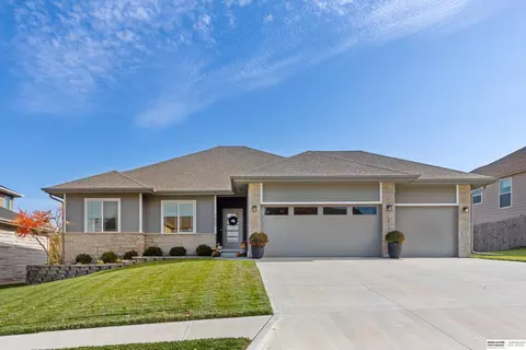 8605 N 173rd St, Bennington, NE 68007