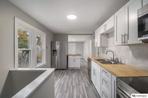 3907 Hartman Ave, Omaha, NE 68111