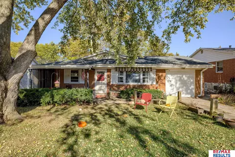 7445 Schuyler Dr, Omaha, NE 68114