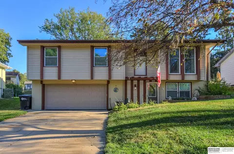 9410 Maplewood Blvd, Omaha, NE 68134