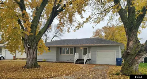 613 8th St, Scribner, NE 68057