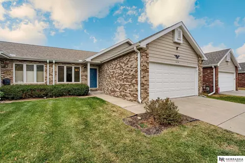 8234 Karl Ridge Rd, Lincoln, NE 68506