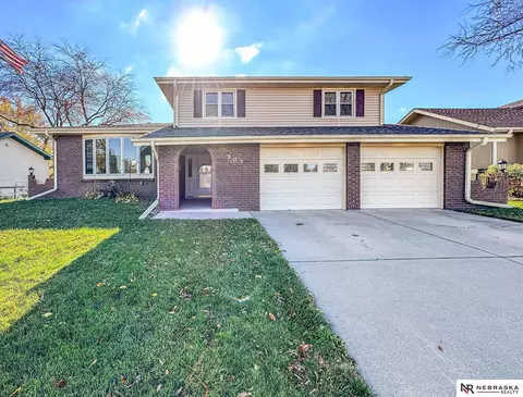701 W Harvest Dr, Lincoln, NE 68521