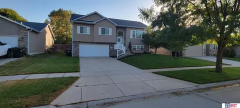 8030 S 17th St, Lincoln, NE 68512