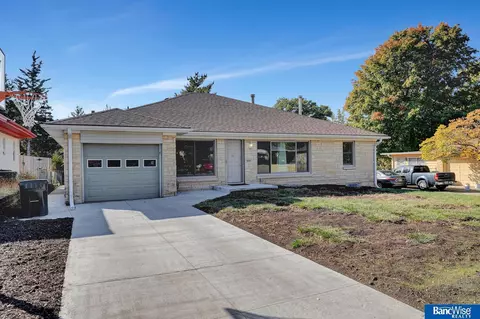 4245 B St, Lincoln, NE 68510