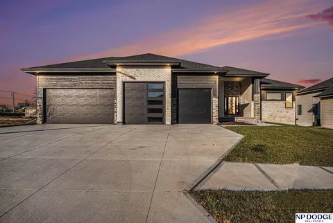 3920 S 212 St, Elkhorn, NE 68022