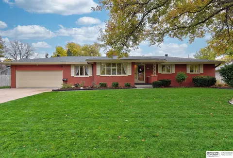 2265 Royal Wood Dr, Omaha, NE 68144
