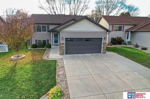 4915 NW Pemberly Ln, Lincoln, NE 68521