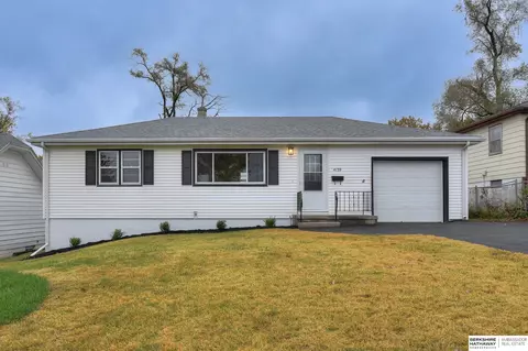 4139 N 61st St, Omaha, NE 68104