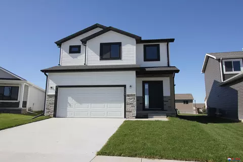 4342 Woodside Village Dr, Lincoln, NE 68528