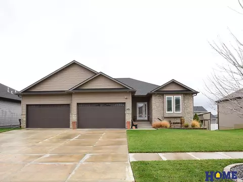 1240 N 100th St, Lincoln, NE 68527