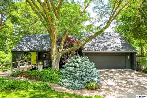 10934 Bel Air Dr, Omaha, NE 68144