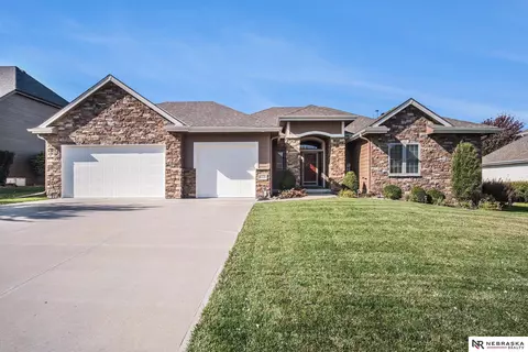 6020 N 163rd St, Omaha, NE 68116