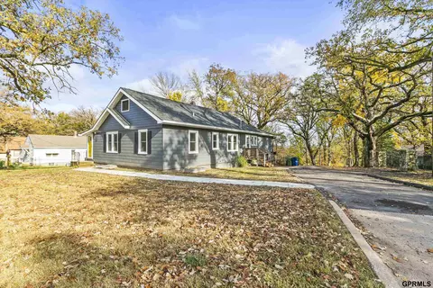 905 Bellevue Blvd S, Bellevue, NE 68005