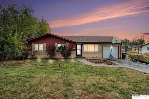 3408 Manderson St, Omaha, NE 68111
