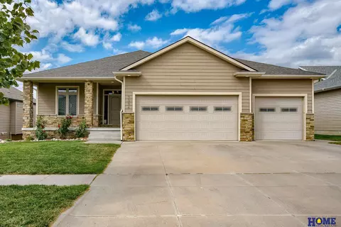 7396 Yankee Woods Dr, Lincoln, NE 68516