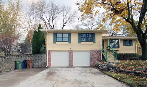 301 Kayleen Dr, Bellevue, NE 68005
