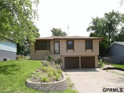 8629 Park View Blvd, La Vista, NE 68128