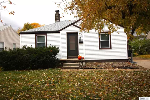 6052 S 41st Ave, Omaha, NE 68107