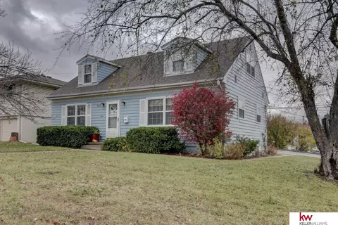 8106 Bowie Dr, Omaha, NE 68114