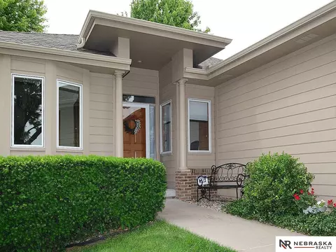 13469 Meredith Ave, Omaha, NE 68164