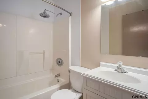 203 E 19th Ave, Bellevue, NE 68005 photo 18