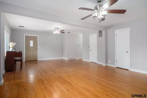 203 E 19th Ave, Bellevue, NE 68005 photo 4
