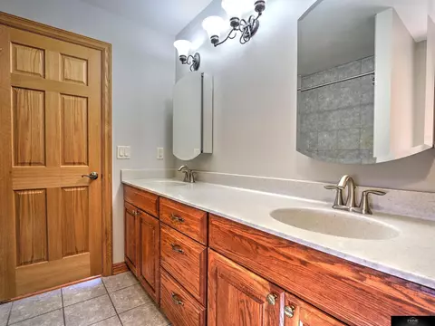 Bath - 9820 NW 126th St, Malcolm, NE 68402 photo 4 of 8