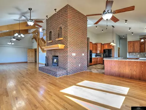 Living - 9820 NW 126th St, Malcolm, NE 68402 photo 2 of 10