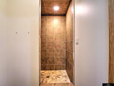 Bath - 9820 NW 126th St, Malcolm, NE 68402 photo 6 of 8