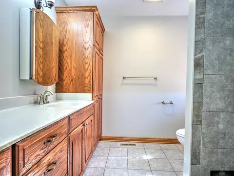 Bath - 9820 NW 126th St, Malcolm, NE 68402 photo 3 of 8