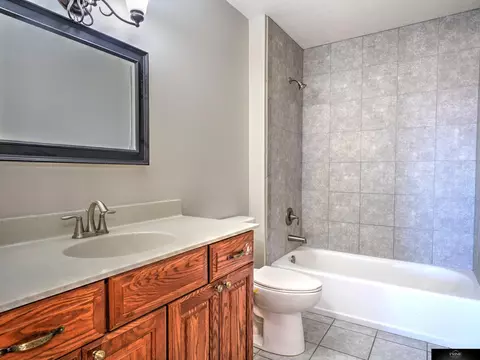 Bath - 9820 NW 126th St, Malcolm, NE 68402 photo 2 of 8