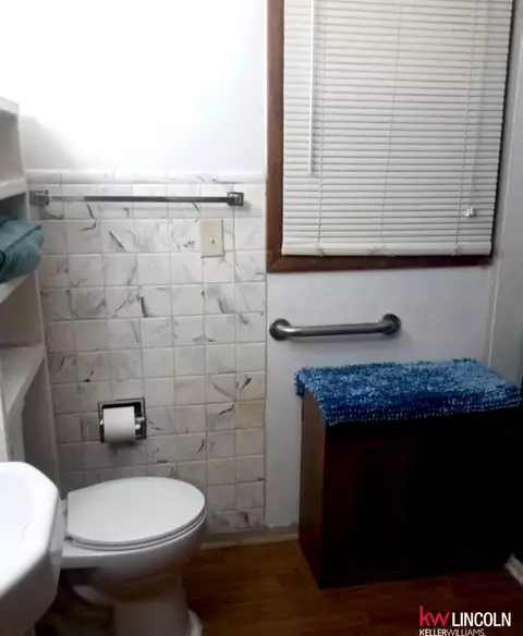 Bath - 723 N 16 St, Beatrice, NE 68310 photo 1 of 1