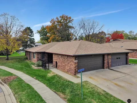 201 N 75th Ct, Lincoln, NE 68505