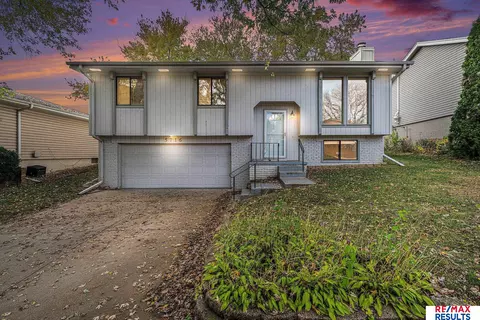 5716 N 117th Cir, Omaha, NE 68164