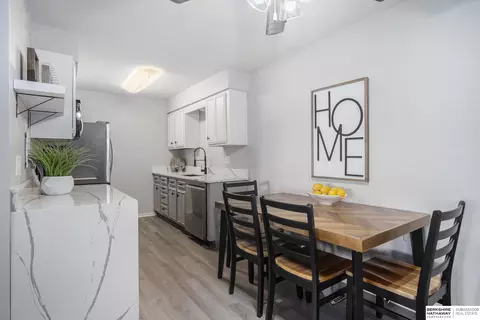 12727 W Dodge Rd #381B, Omaha, NE 68154