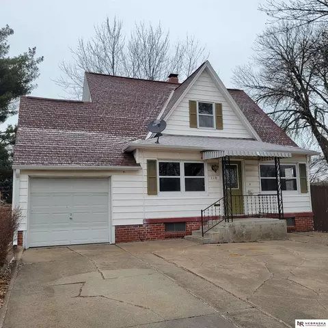 110 Hillcrest Dr, Seward, NE 68434