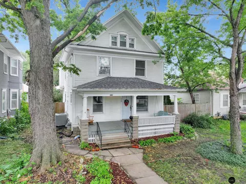 328 S 28th St, Lincoln, NE 68510