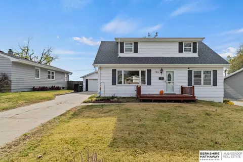 7911 Ontario St, Omaha, NE 68124