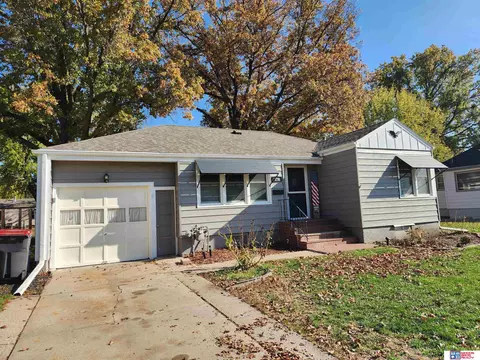 228 S 20th St, Beatrice, NE 68310