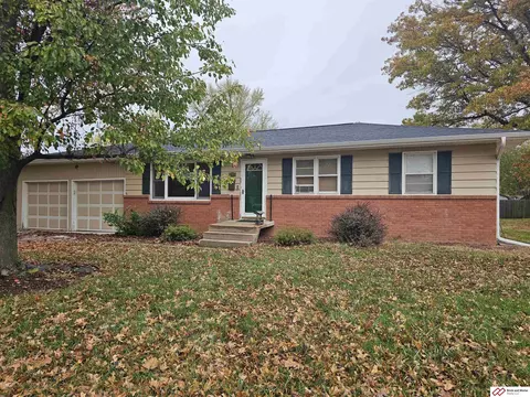 1626 Sara Rd, Beatrice, NE 68310