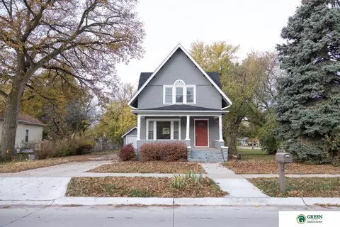 827 N Blackburn Ave, York, NE 68467