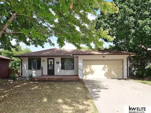 5230 High St, Lincoln, NE 68506