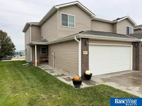 3627 Osullivan Rd, Lincoln, NE 68516