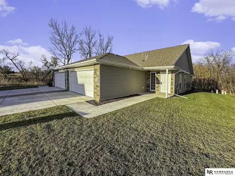 8156 Broken Ridge Rd, Lincoln, NE 68526