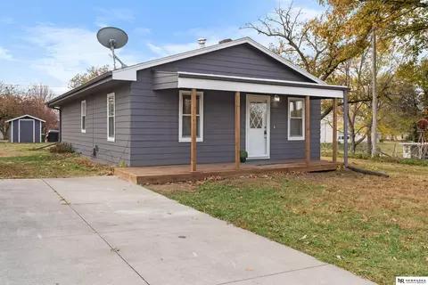 565 Cedar St, Springfield, NE 68059 photo 2